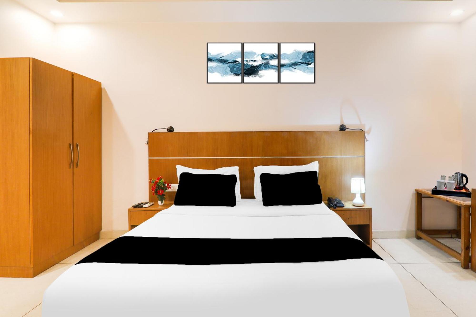 Super Townhouse Viraj Khand Formerly Veridian Inn Chinhat Экстерьер фото