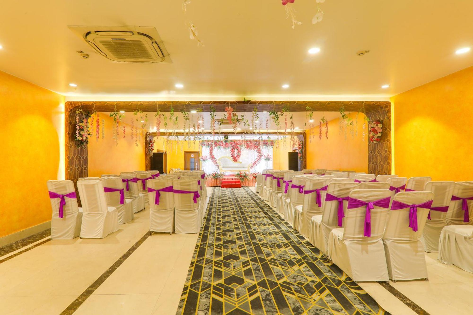 Super Townhouse Viraj Khand Formerly Veridian Inn Chinhat Экстерьер фото