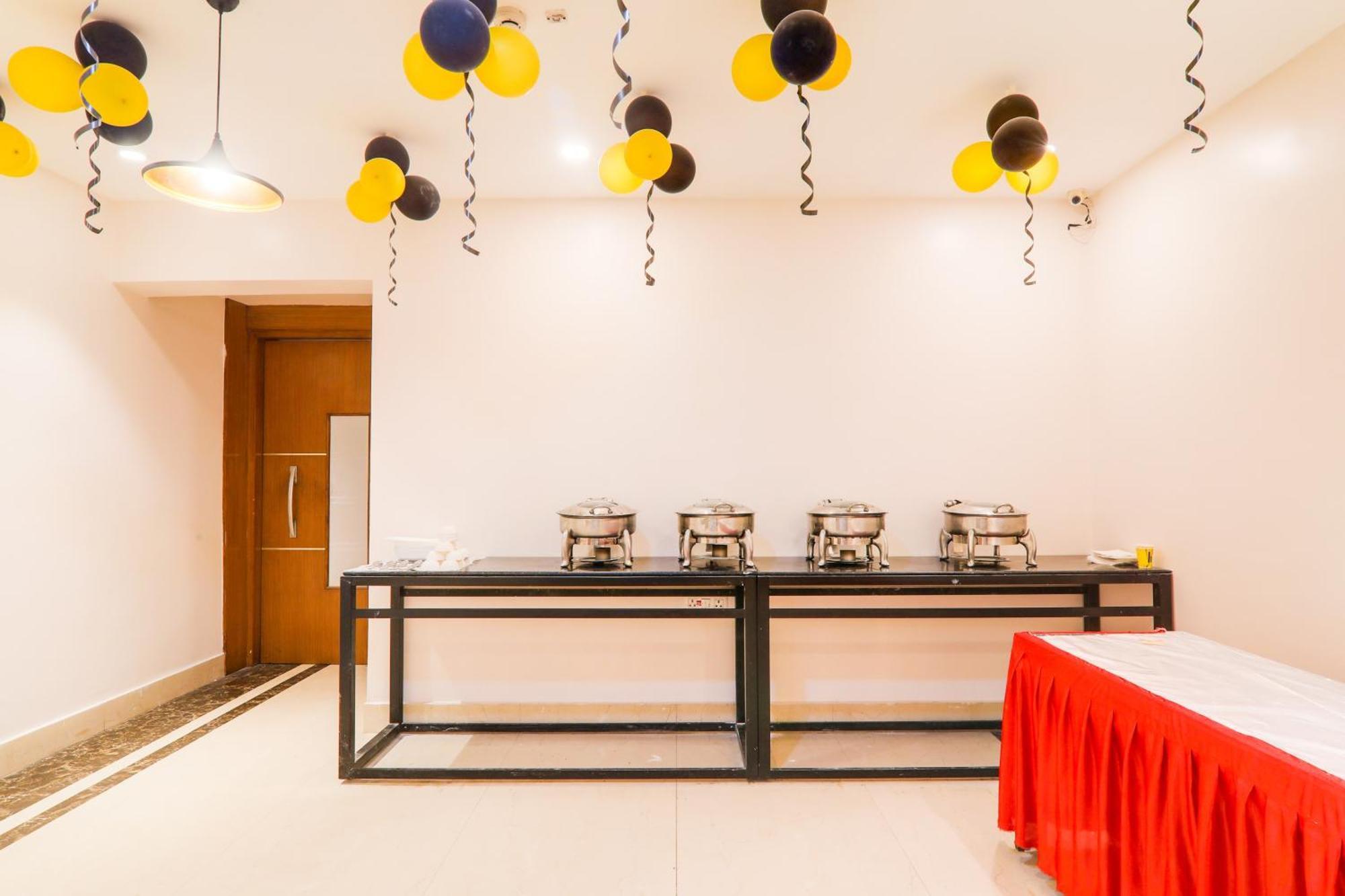 Super Townhouse Viraj Khand Formerly Veridian Inn Chinhat Экстерьер фото