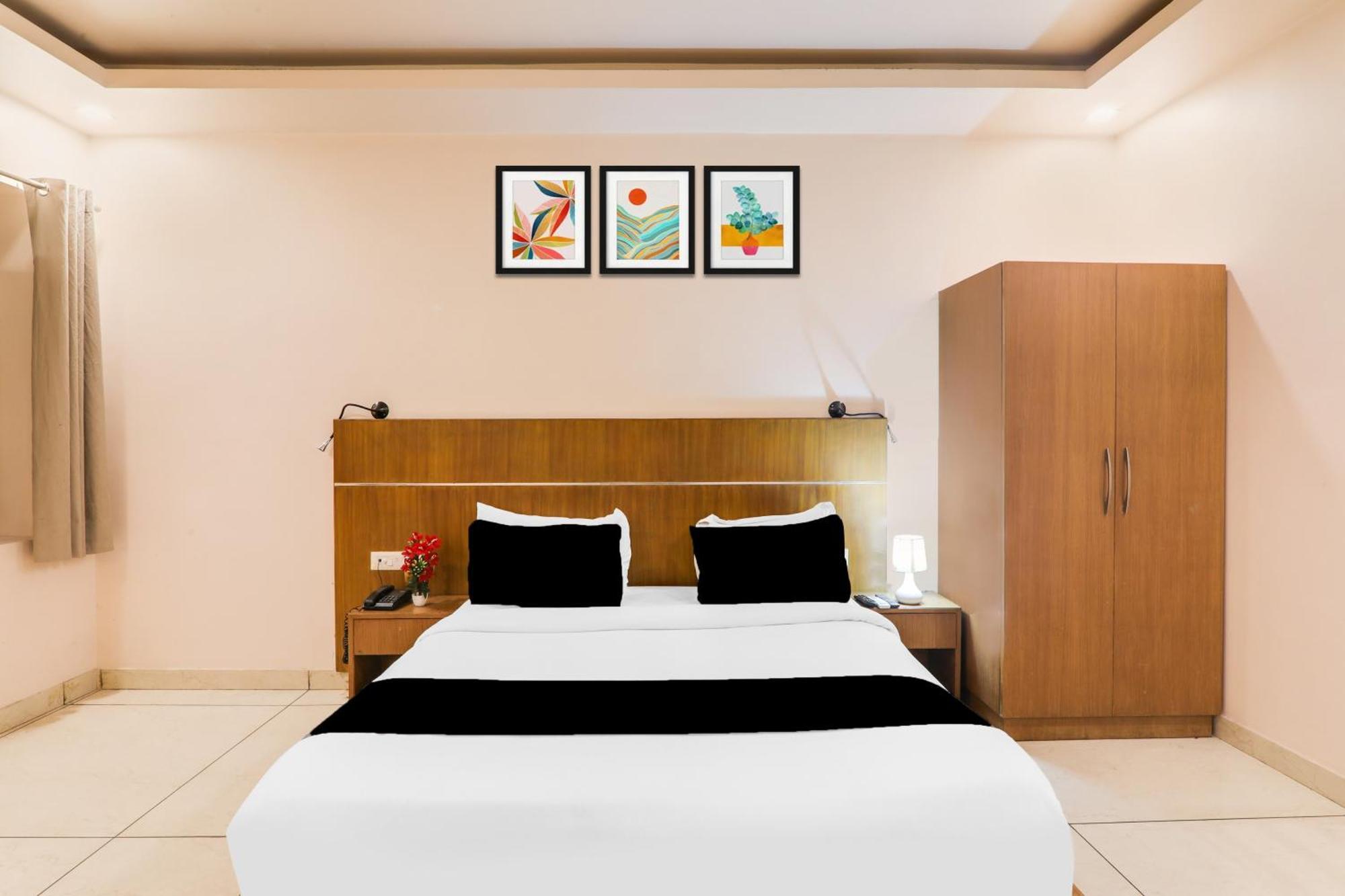 Super Townhouse Viraj Khand Formerly Veridian Inn Chinhat Экстерьер фото