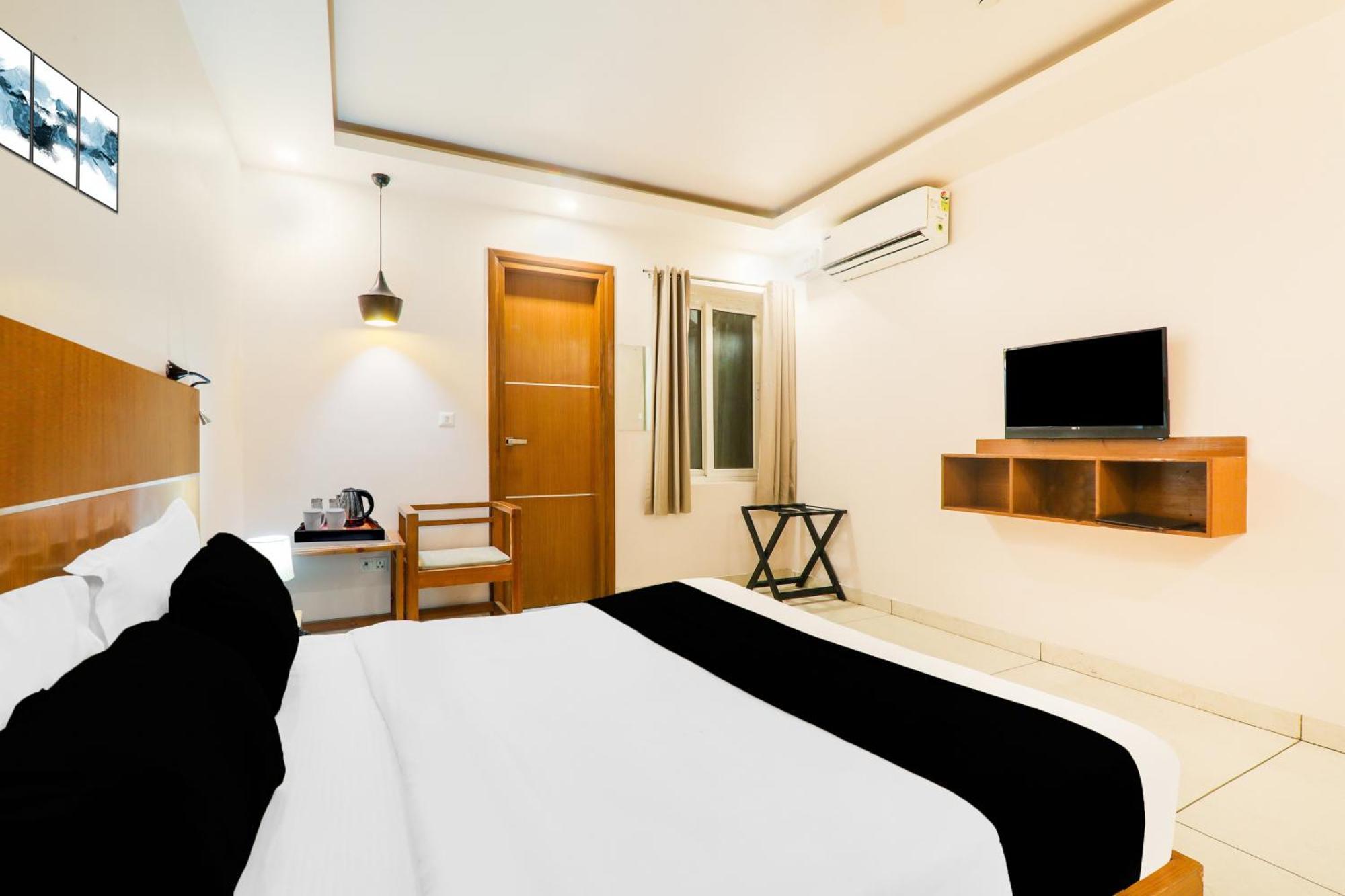 Super Townhouse Viraj Khand Formerly Veridian Inn Chinhat Экстерьер фото
