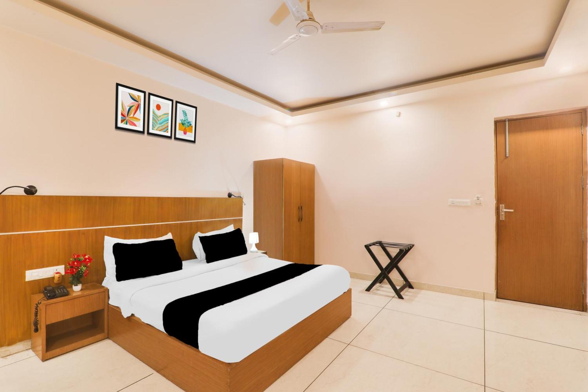 Super Townhouse Viraj Khand Formerly Veridian Inn Chinhat Экстерьер фото