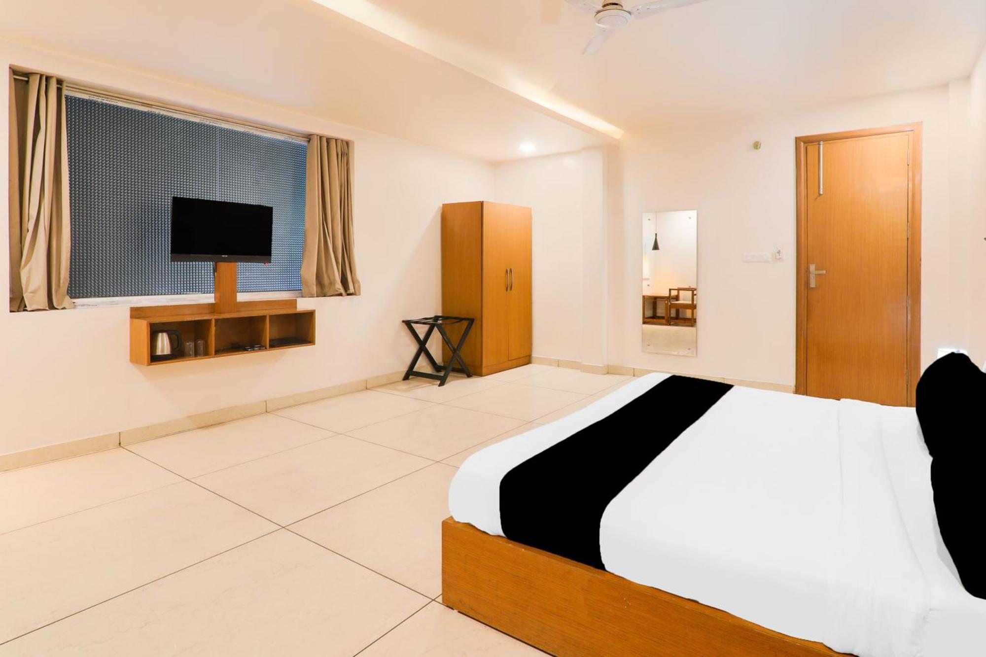 Super Townhouse Viraj Khand Formerly Veridian Inn Chinhat Экстерьер фото