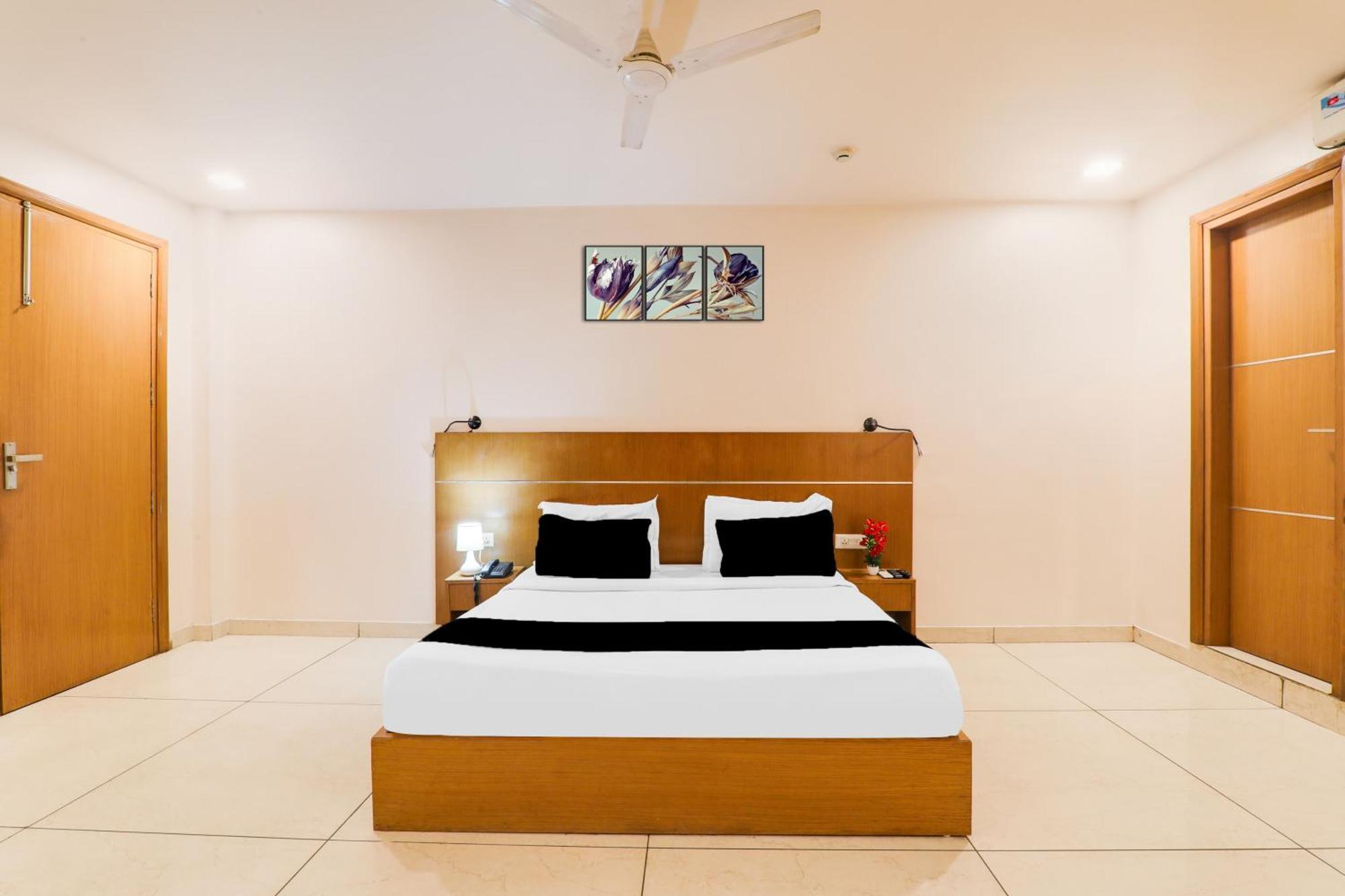 Super Townhouse Viraj Khand Formerly Veridian Inn Chinhat Экстерьер фото